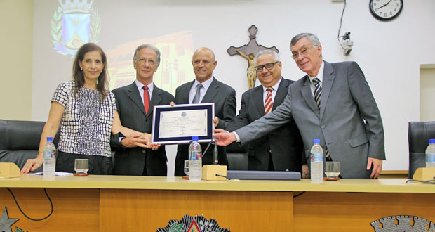 João Milani Veiga recebe Título de Cidadão Araraquarense (com vídeo)