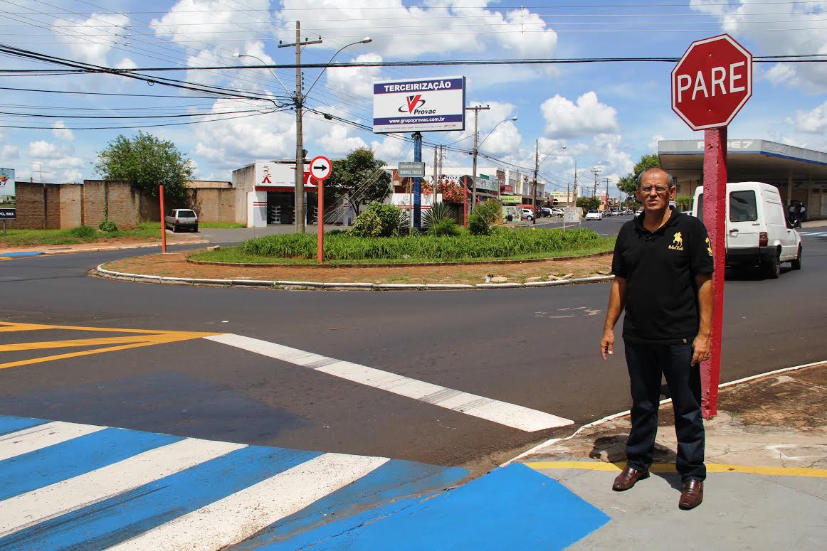 Adilson Vital pede instalação de semáforo em balão na Avenida Santos Dumont