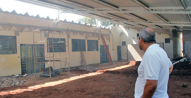 Édio Lopes fiscaliza andamento de obras no Restaurante Popular I