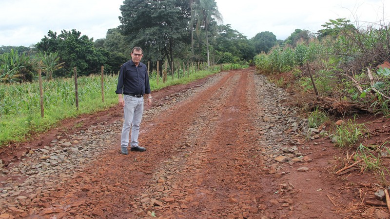 Gerson da Farmácia garante recuperação de estrada dos Machados