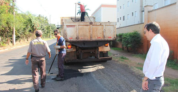 Gerson acompanha recapeamento no Carmo e Lupo II