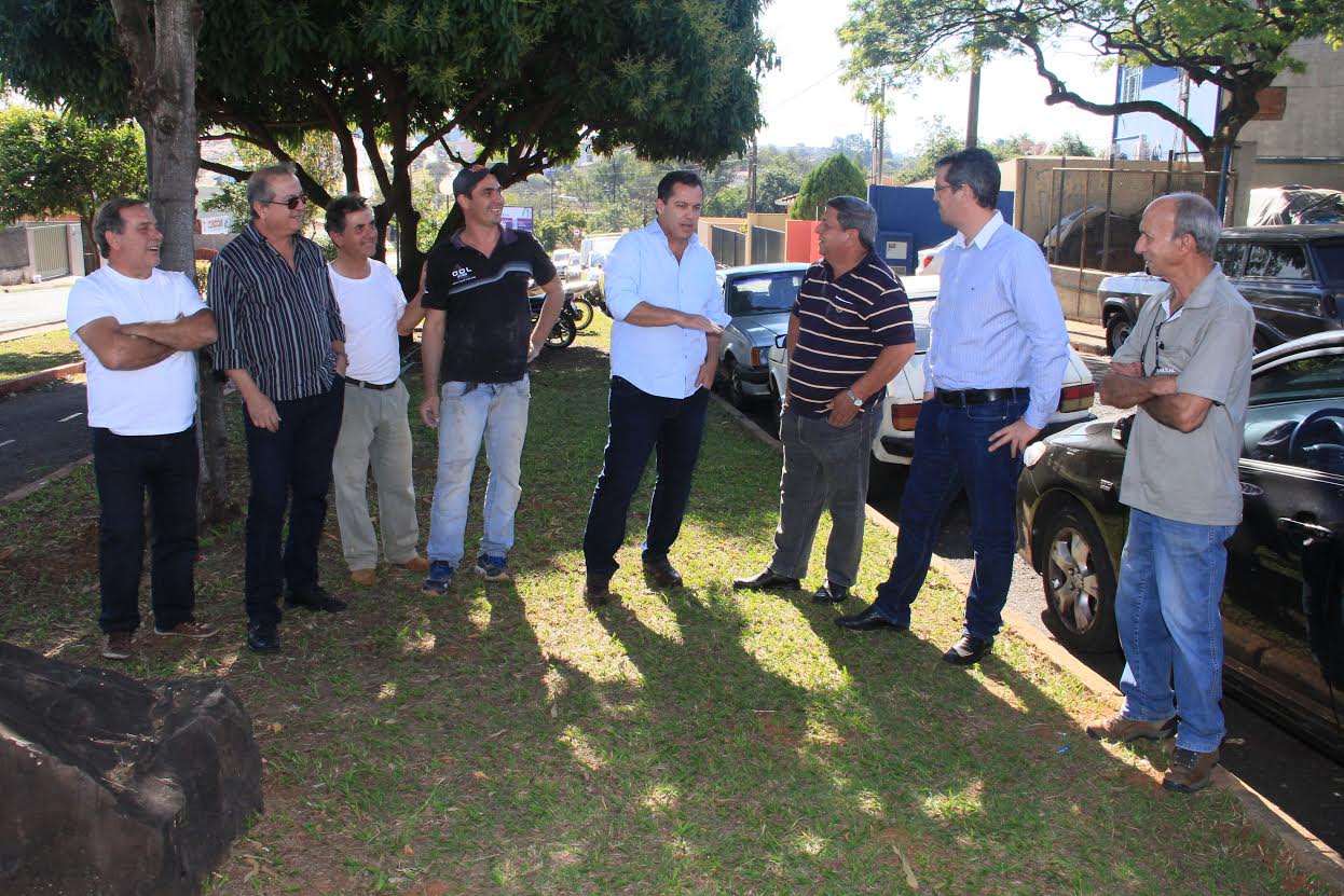 Jair Martineli e Boi articulam mudanças de estacionamento em rua no Santa Angelina