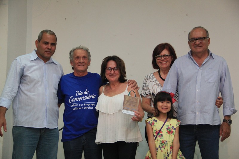 Comemoração do Dia do Comerciário é marcada por festa e homenagem