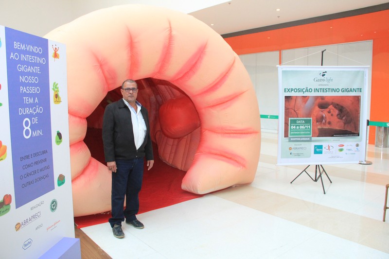 Réplica de intestino gigante está em exposição no Shopping Jaraguá