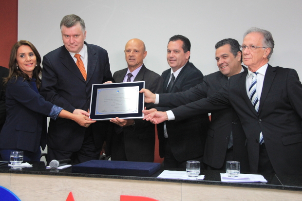 Marcos da Costa recebe Título de Cidadão Araraquarense