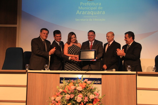 Secretário Roberto Pereira recebe título de Cidadão Araraquarense