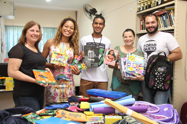 Alunos do Jardim das Hortênsias recebem doação de material escolar