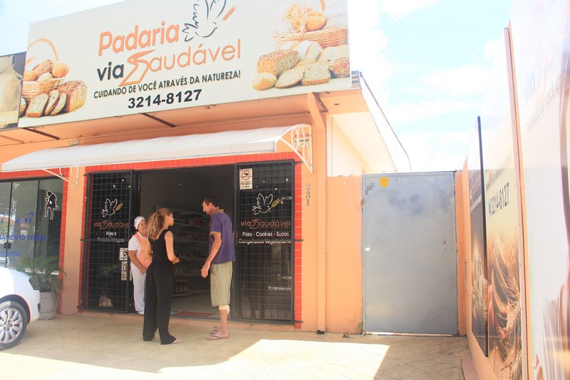 Thainara Faria apoiará comerciantes para volta de geladeira comunitária