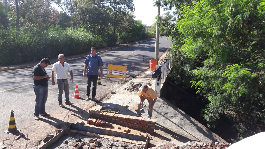 Magal visita obras na ponte que dá acesso ao Vale do Sol e Paraíso