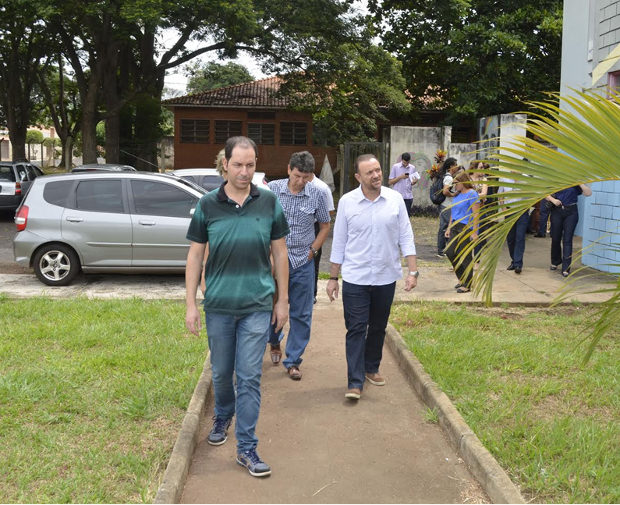 Roger Mendes verifica problemas do antigo Hospital Psiquiátrico