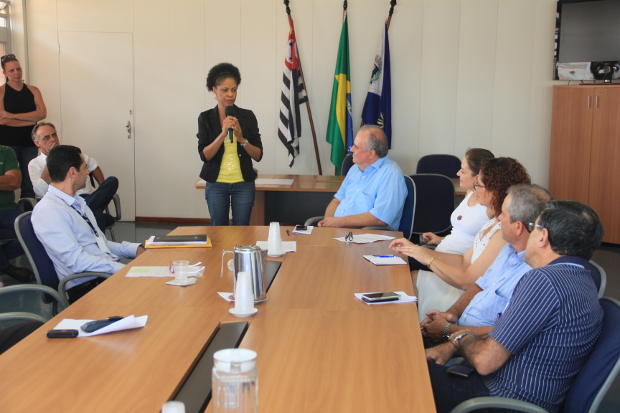 Vereadores acompanham entrega de cheque simbólico do Instituto CPFL ao COMCRIAR