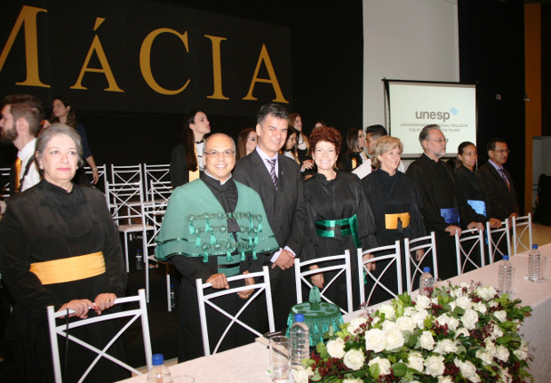 Yashuda prestigia formatura da Faculdade de Ciências Farmacêuticas da Unesp