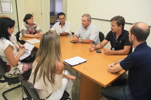 Edson Hel organiza reunião sobre Semana de Conscientização do Uso Correto de Medicamentos