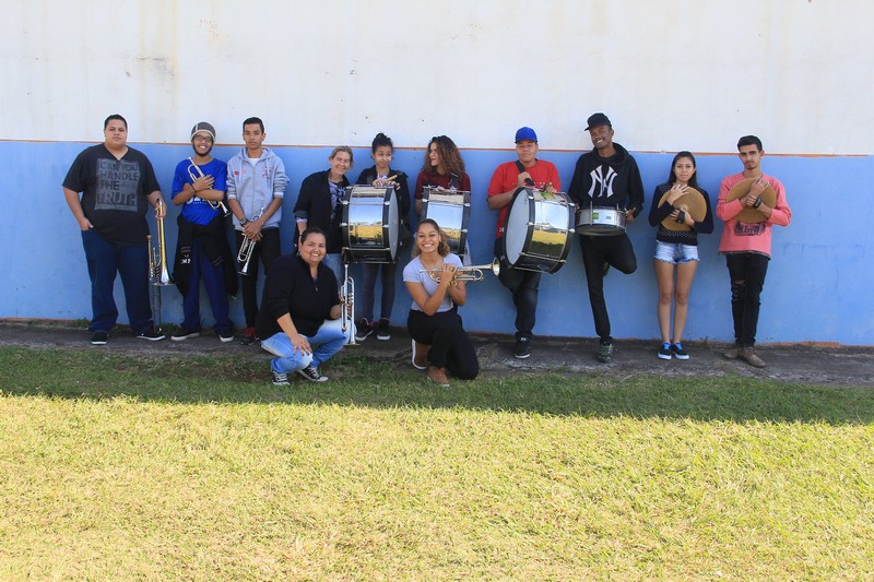 Thainara Faria divulga banda do Fundo Social para jovens do município