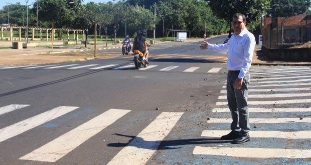 Gerson da Farmácia verifica sinalização em vias da cidade