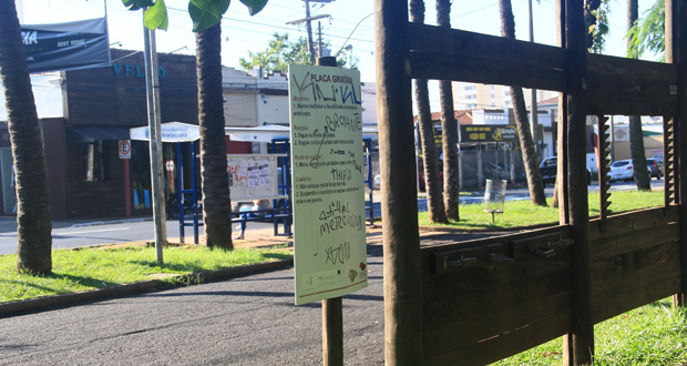 Parque Infantil sofre com depredações em equipamentos