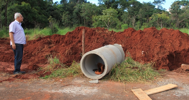 Paulo Landim verifica obras pelos bairros do município