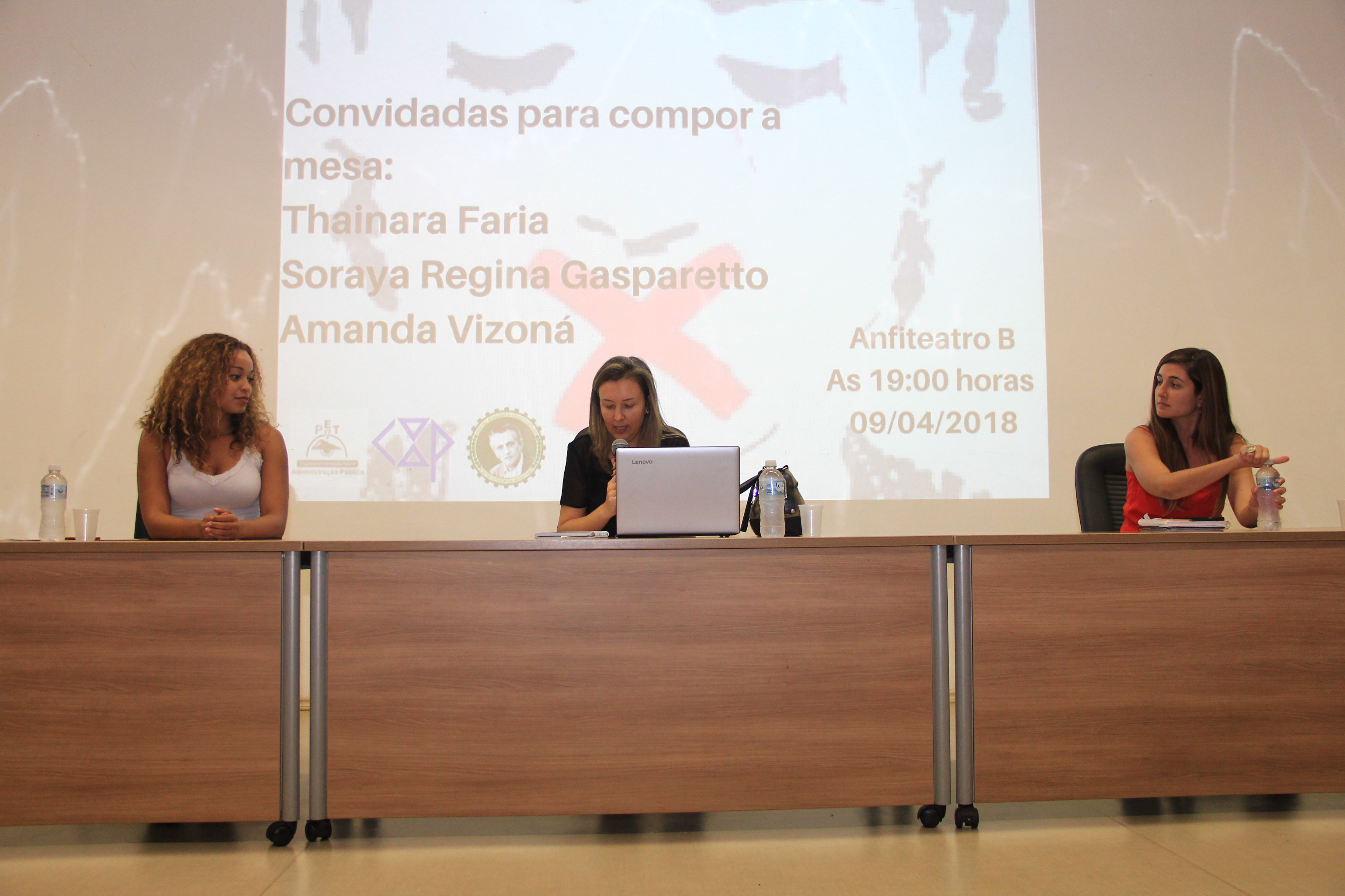 Thainara Faria discute participação da mulher na política em memória a Marielle Franco