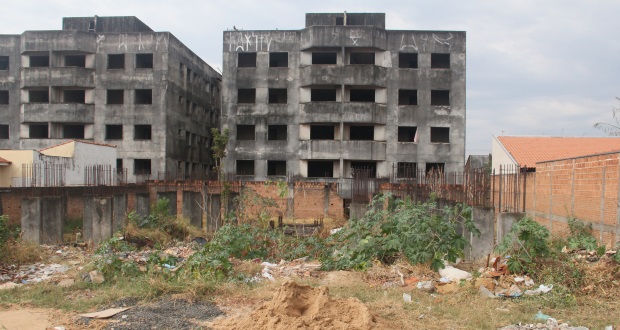 Terreno abandonado causa transtornos no Jardim Europa