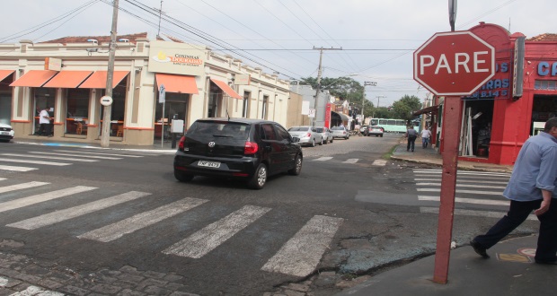 Falta de visibilidade e alta velocidade são problemas para o trânsito na região central