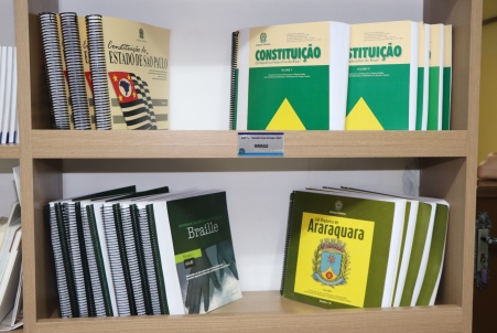 Biblioteca da Câmara ganha novos títulos