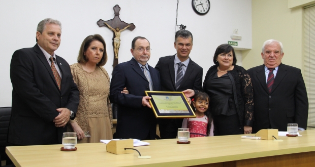 Em solenidade na Câmara Municipal, médico recebe Título de Cidadão Araraquarense (com vídeo)