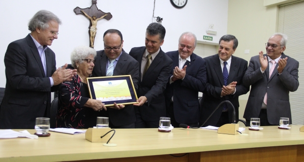 Italiana recebe Título de Cidadã Araraquarense na Câmara Municipal (com vídeo)