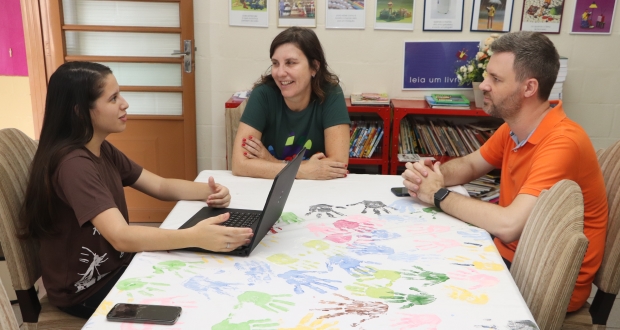 Rafael de Angeli leva proposta de grupo escoteiro à Oficina das Meninas